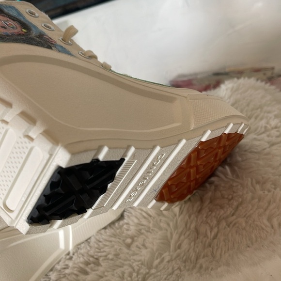 Converse hand painted customized White Platform Sneakers with Character By me - Picture 7 of 16